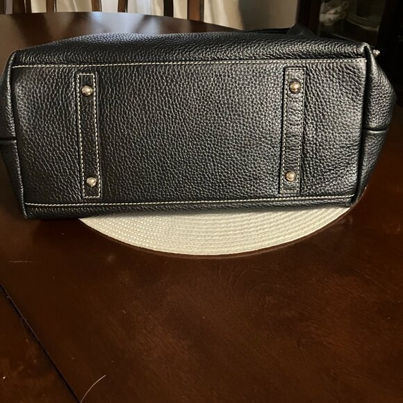 Dooney and Bourke Black Leather Shoulder Bag with inside key hook. - Picture 6 of 9